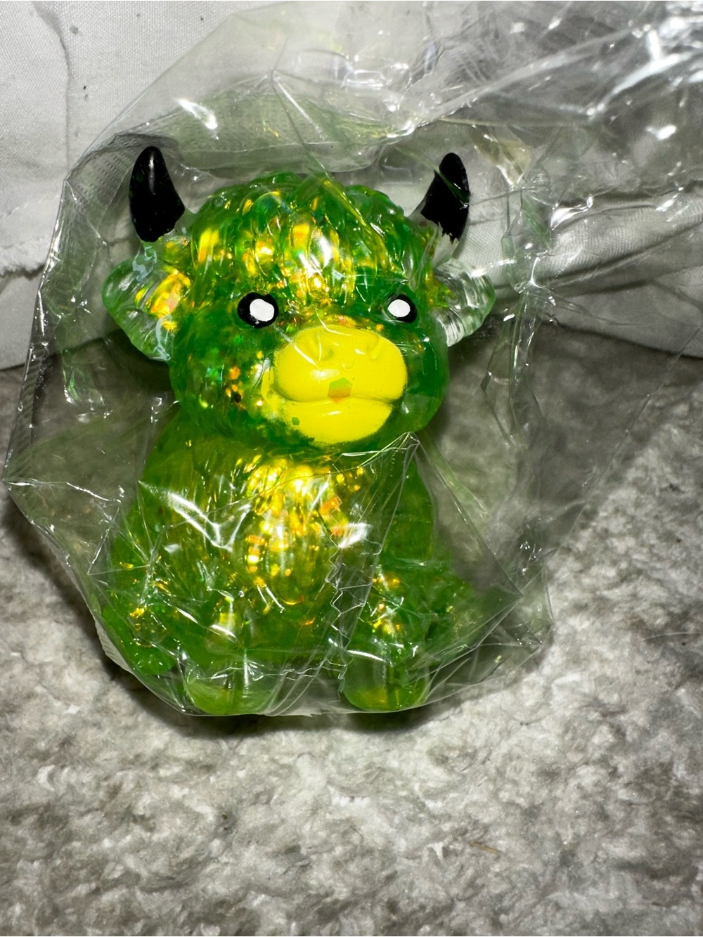 Green highland cowSqueeze Toy for Kids - Bright green Sensory Toy - Picture 4 of 4